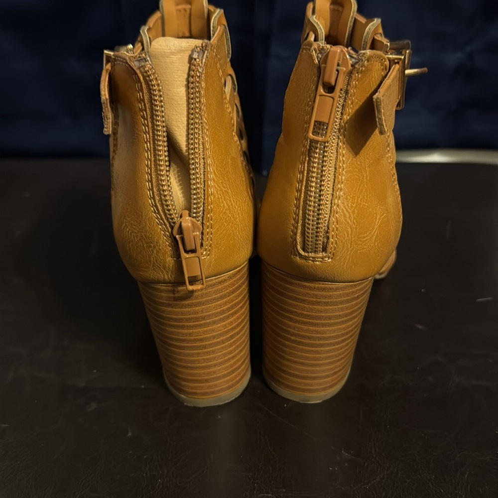 Charlotte Russe Block Heel Brown Cage Faux Leather Heels size 6 - Picture 3 of 6